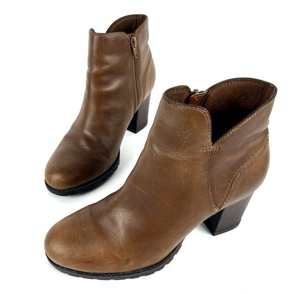 Clarks Collection Ankle Boots Womens SZ 8.5 Leather Pull-On zip Brown Nubuck - Picture 1 of 14